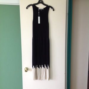 BEAUTIFUL KNIT pleated Black dress with trim!